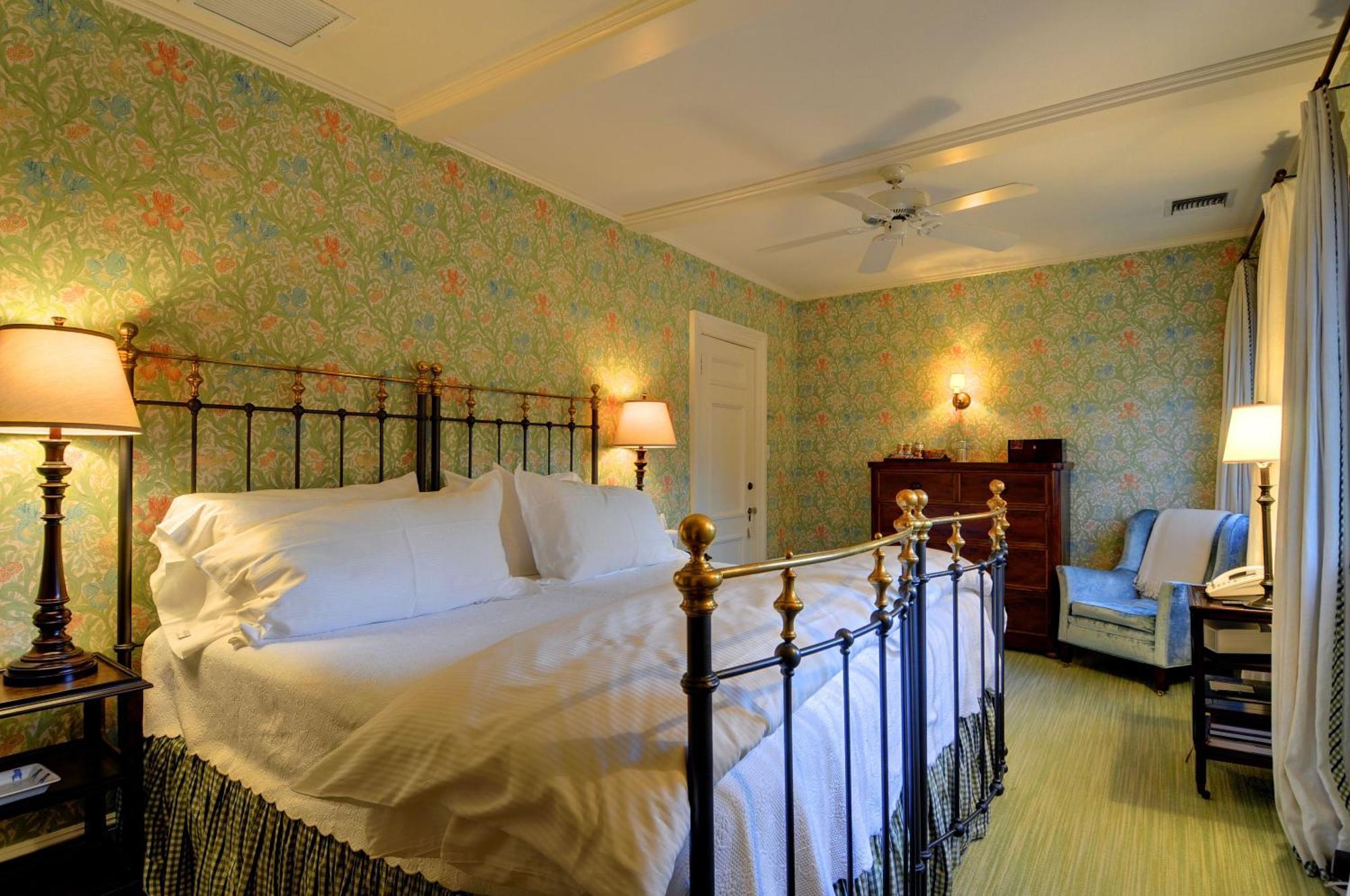 The Baker House 1650 Bed & Breakfast Източен Хамптън Стая снимка