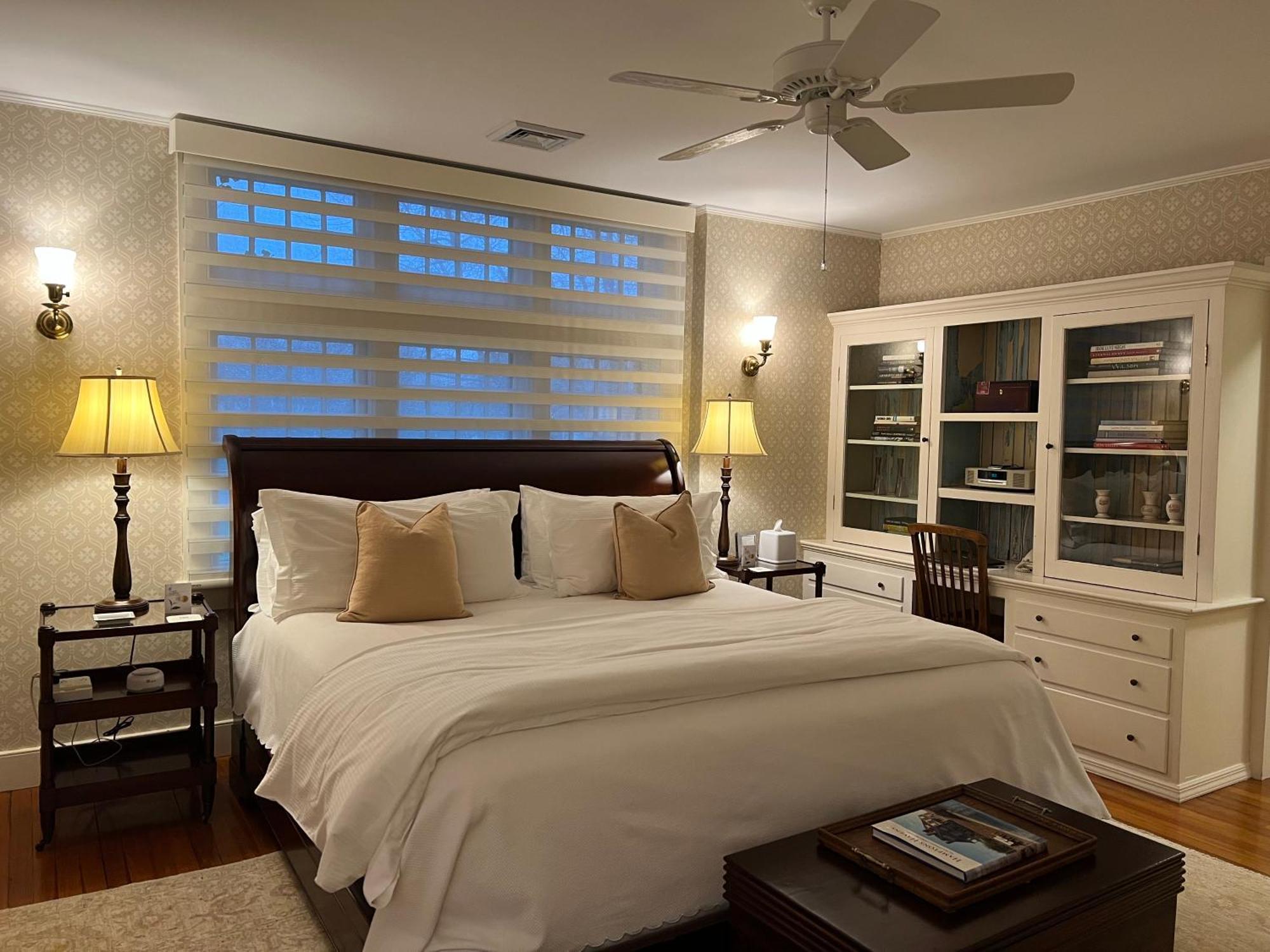 The Baker House 1650 Bed & Breakfast Източен Хамптън Стая снимка